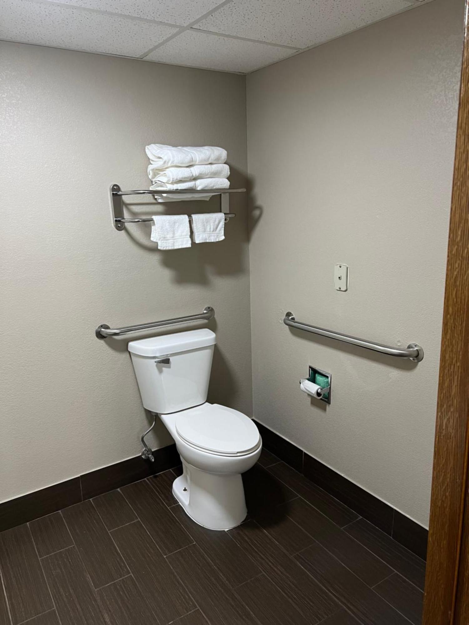 Westbridge Inn And Suites Centerville Εξωτερικό φωτογραφία