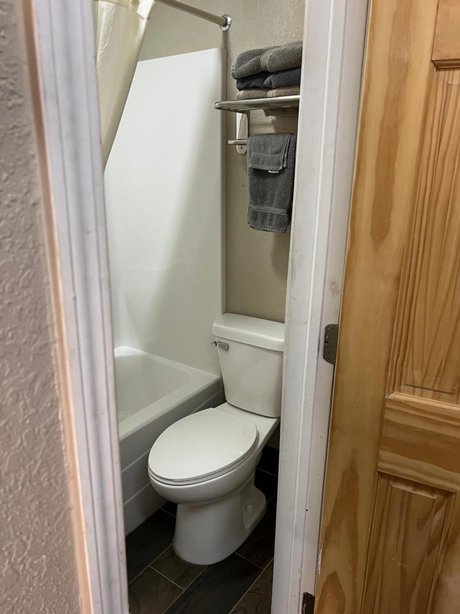 Westbridge Inn And Suites Centerville Εξωτερικό φωτογραφία